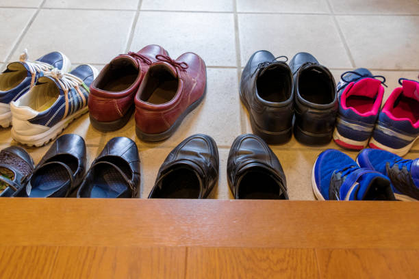 靴の捨て方３選｜何ゴミ？捨てるタイミングや売る方法も解説